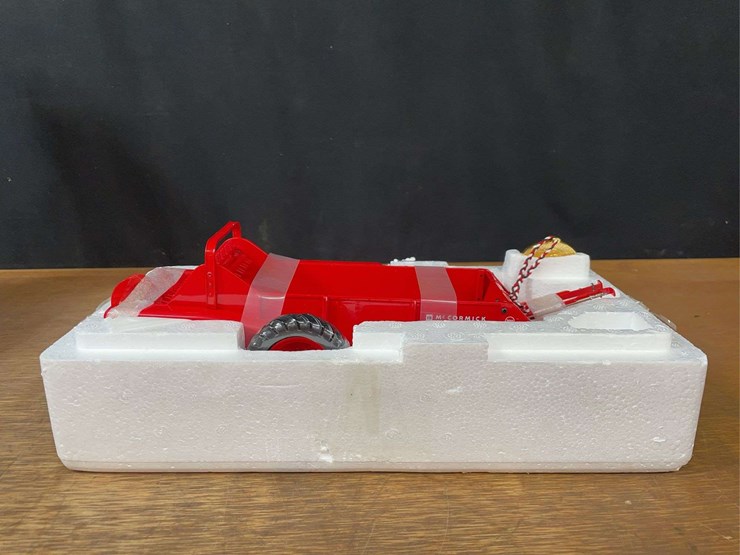 1/16-mccormick-200-spreader-precision-nib-ertl-image-5