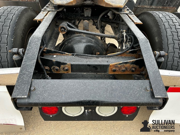 2015-kenworth-t440-image-17