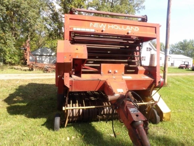 new-holland-852-image-1