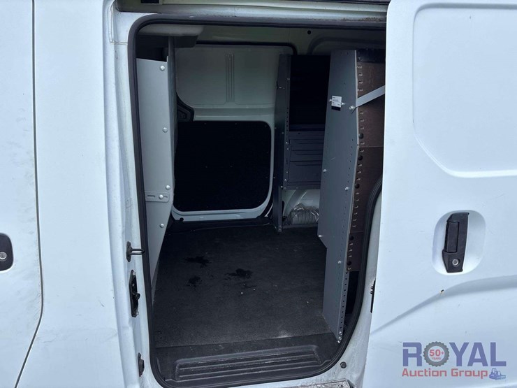 2017-nissan-nv200-image-18