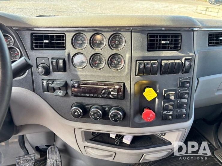 2019-peterbilt-567-image-90