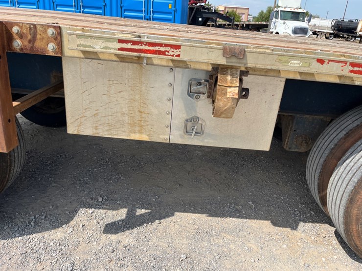 2010-utility-flatbed-image-12
