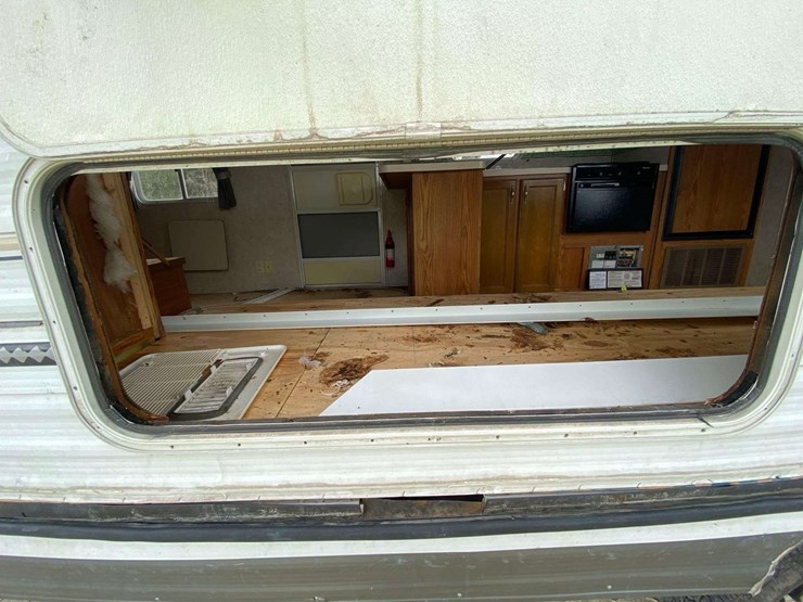 2004-cherokee-lite-28a-30ft-t/a-travel-trailer-image-31
