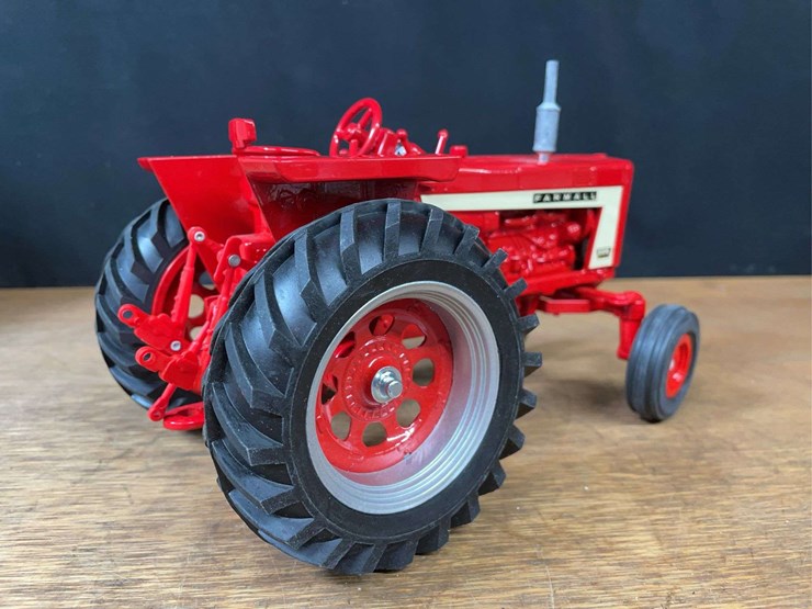 1/16-farmall-806-nib-sm-image-7