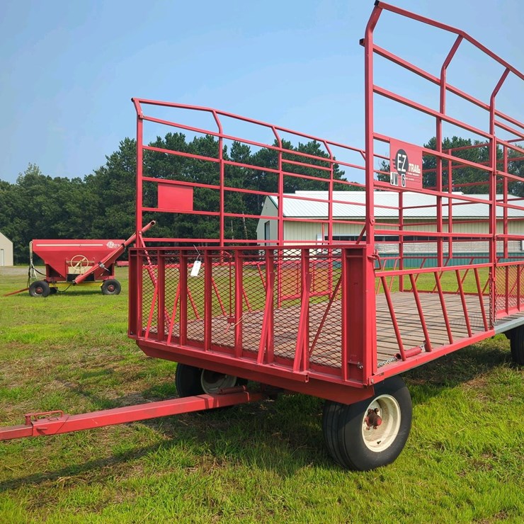 EZ Trail Kicker Rack and Wagon, (LIKE NEW), 18' long x 8'10" wide
(Stored inside)