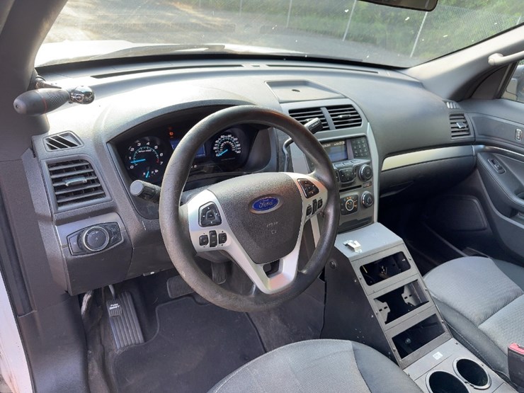 2013-ford-explorer-image-18