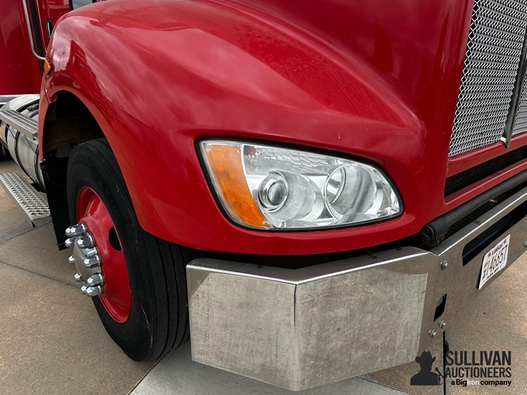 2013-kenworth-t440-image-11