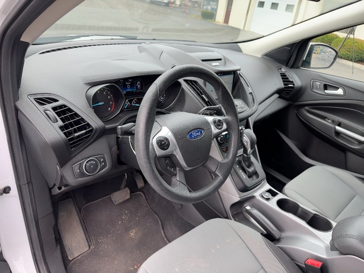 2016-ford-escape-se-image-18