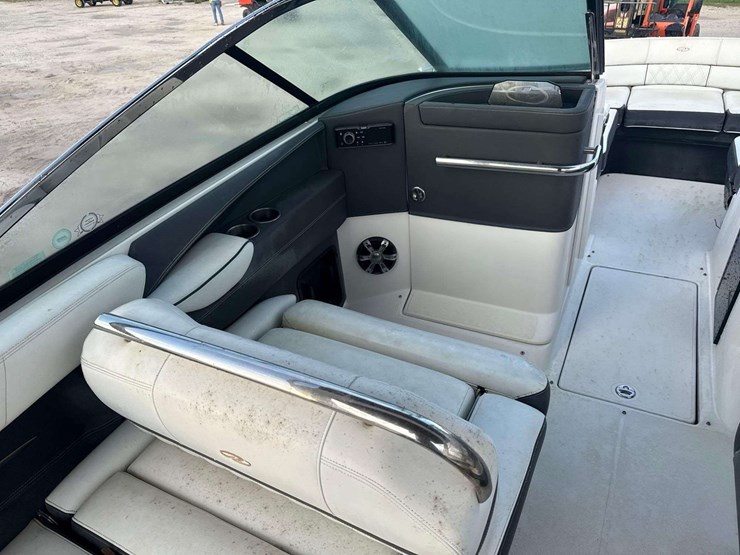 2018-regal-29obx-29ft-yacht-with-34ft-trailer-image-29