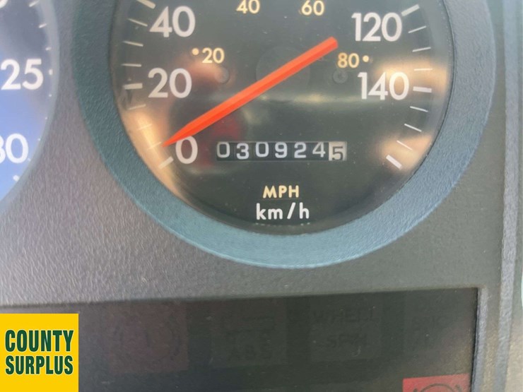 1996-freightliner-fl80-image-25