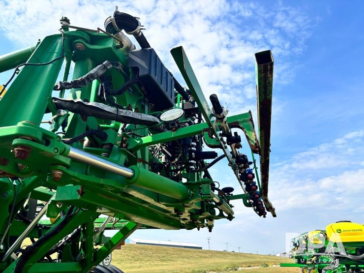 2018-john-deere-r4038-image-97