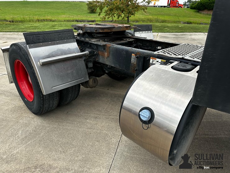 2015-kenworth-t440-image-19