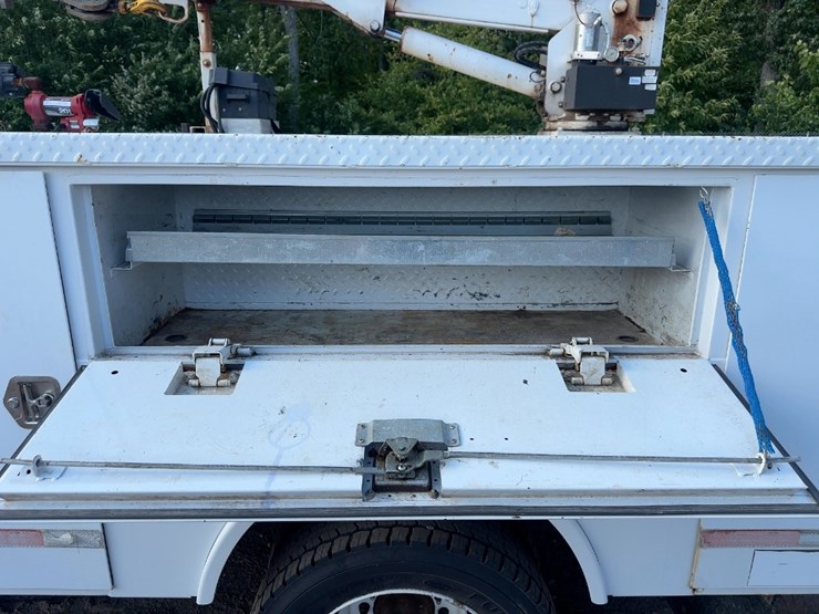 2012-ford-f550-xl-image-15