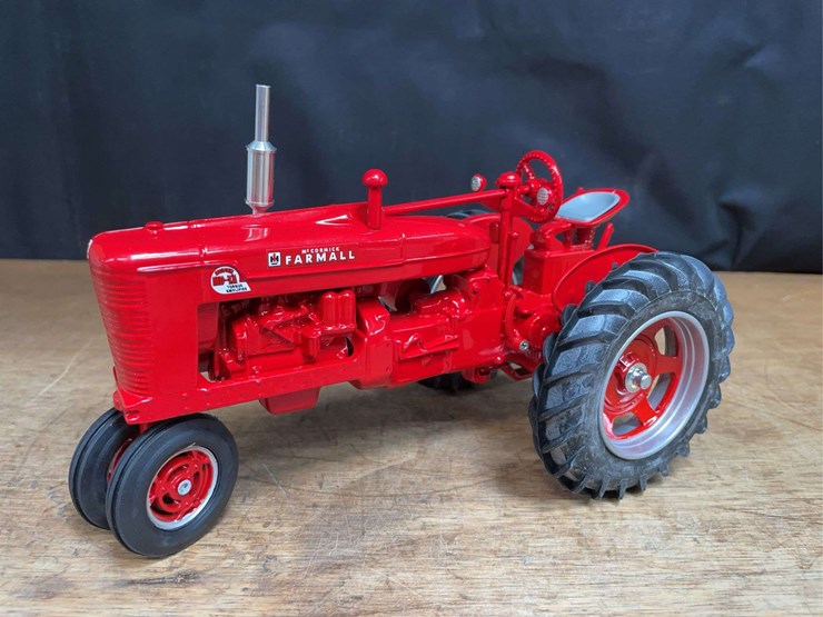 1/16-farmall-super-md-ta-2007-ontario-nib-sm-image-2