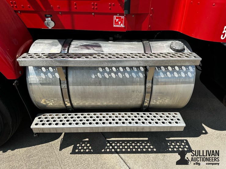 2015-kenworth-t440-image-13