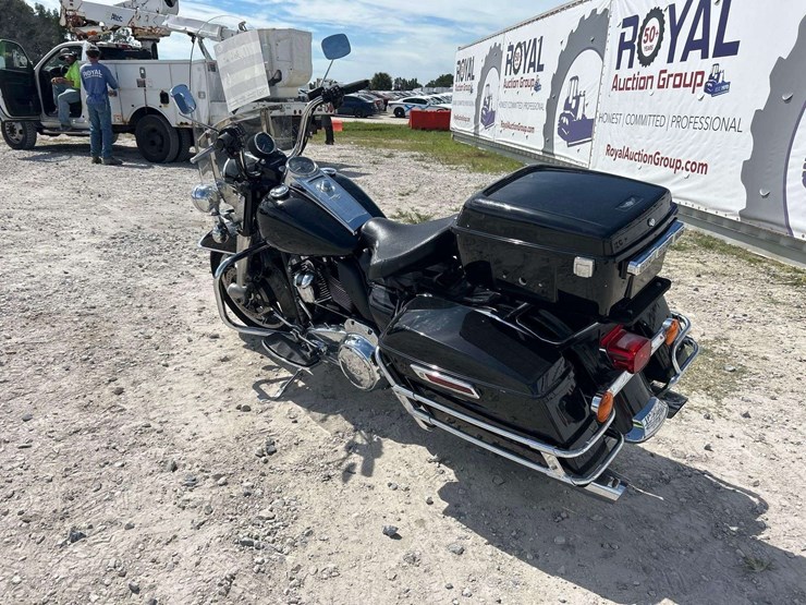 2021-harley-davidson-flhp-motorcycle-image-4