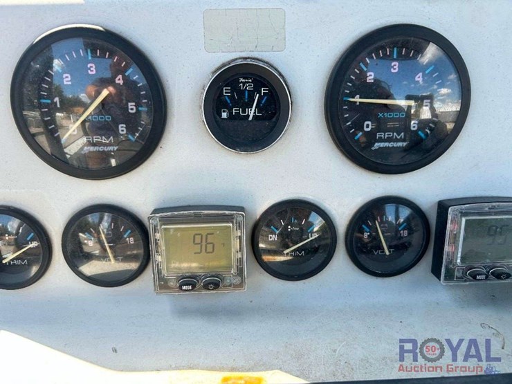 2007-boston-whaler-boat-w/-dual-200hp-mercury-optimax-image-16
