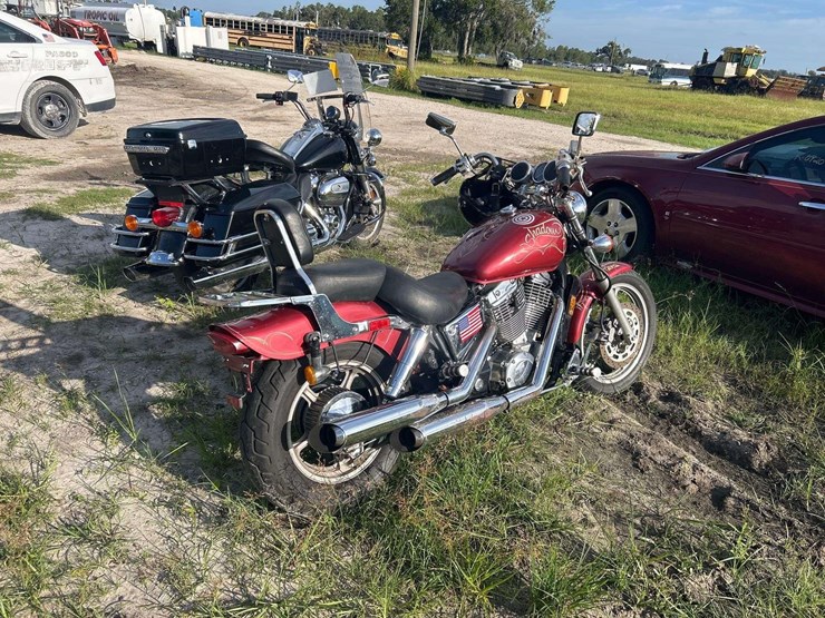 1999-honda-vt1100c-motorcycle-image-3