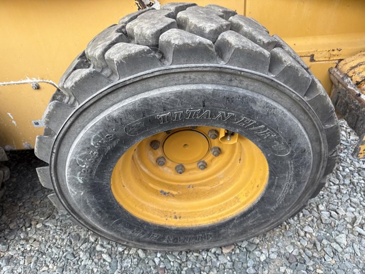 2008-deere-320-image-48