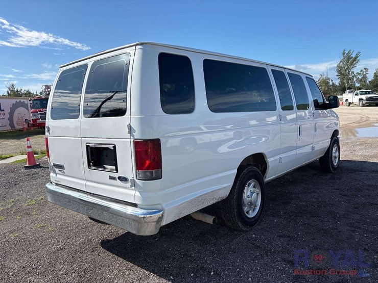 2011-ford-e350-image-3