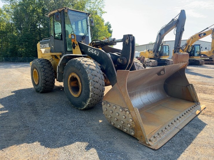 2005-deere-644j-image-11