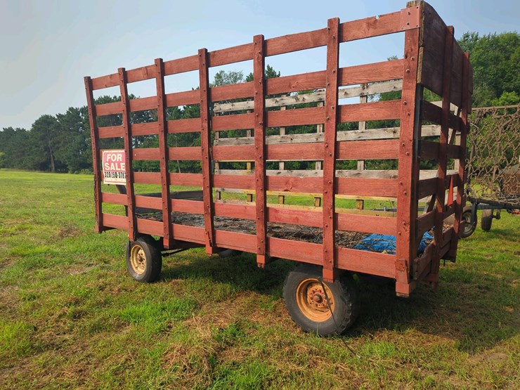 knowles-kicker-hay-rack,-16-ft-x-7-ft-x-8-ft,-5-6-ton-capacity,-wood-and-metal,-15-inch-tires.-image-3