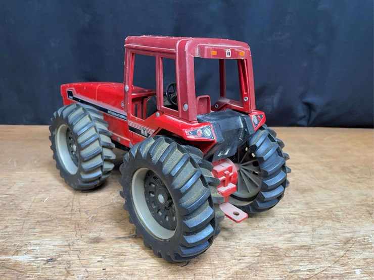 1/16-ih-6388-ertl-image-3