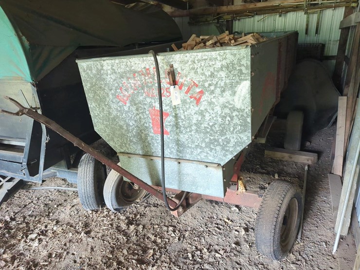 minnesota-125-flare-box,-hydraulic-hoist,-and-wagon,-&-1+-cord-of-dry-scrap-firewood-wood-image-1