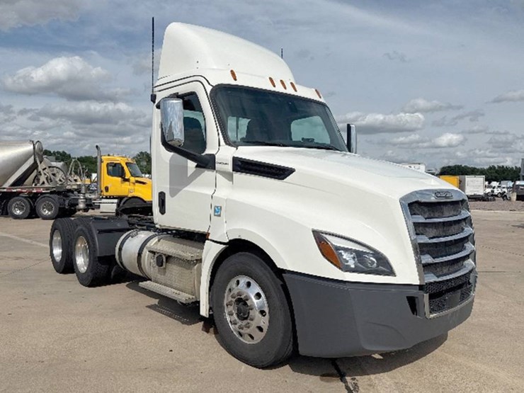 2019-freightliner-cascadia-126-image-1