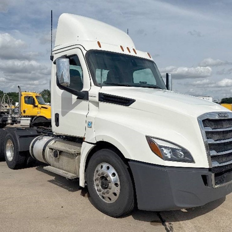 2019 FREIGHTLINER CASCADIA 126