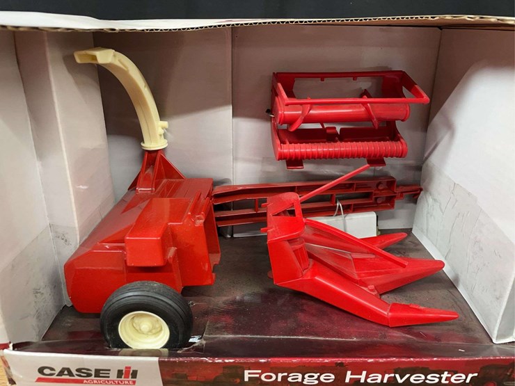 1/16-case-ih-forage-harvester-nib-ertl-image-7