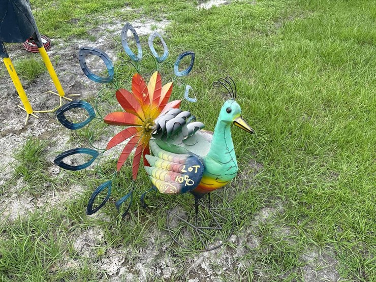 metal-peacock-lawn-art-image-1
