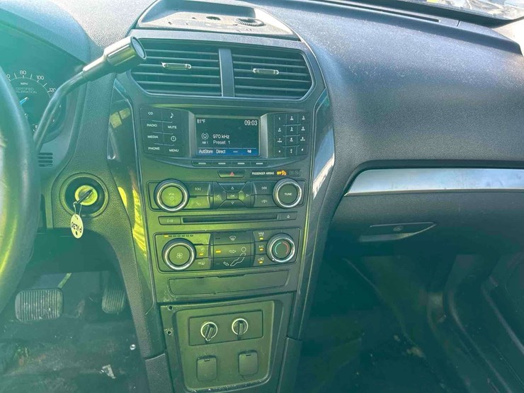 2016-ford-explorer-image-15