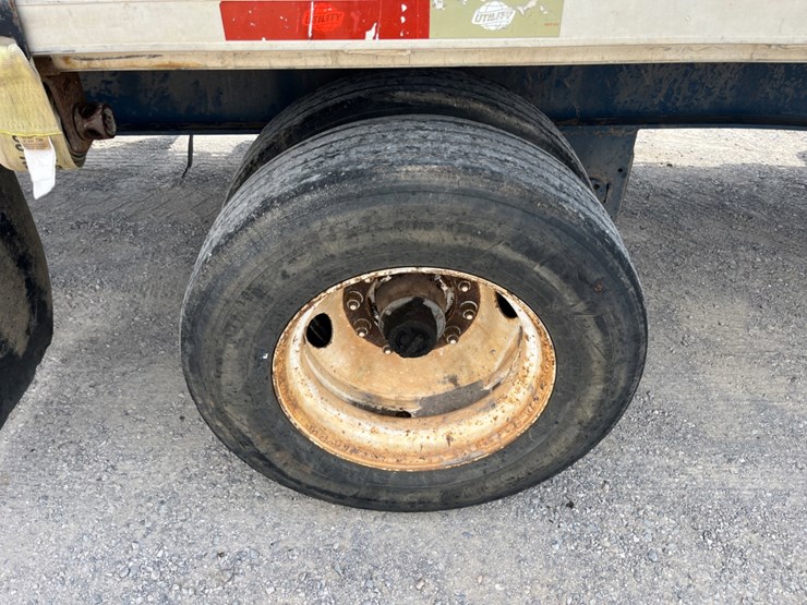 2010-utility-flatbed-image-12