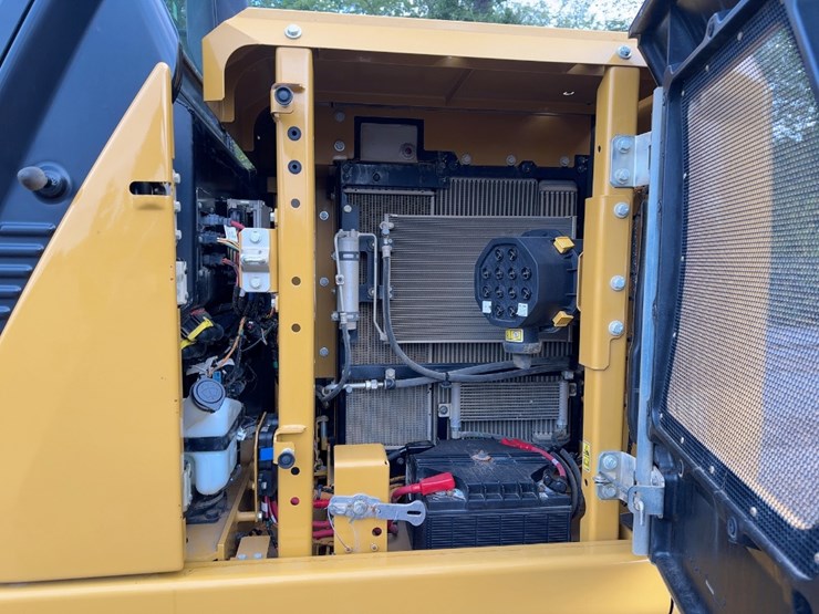 2021-caterpillar-313gc-image-34