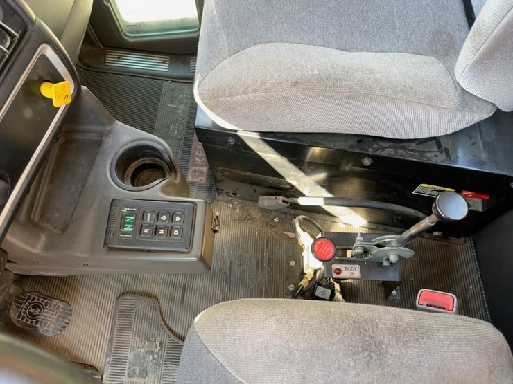 2018-kenworth-t800-image-31