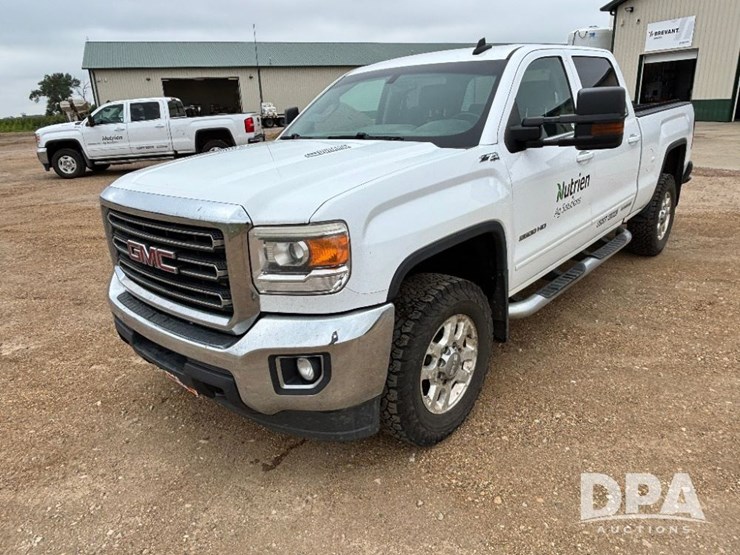 2015-gmc-sierra-2500hd-image-1