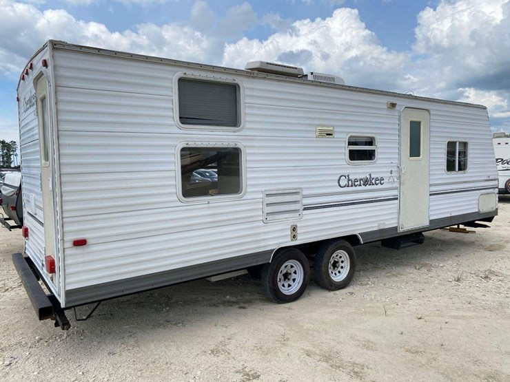 2004-cherokee-lite-28a-30ft-t/a-travel-trailer-image-3