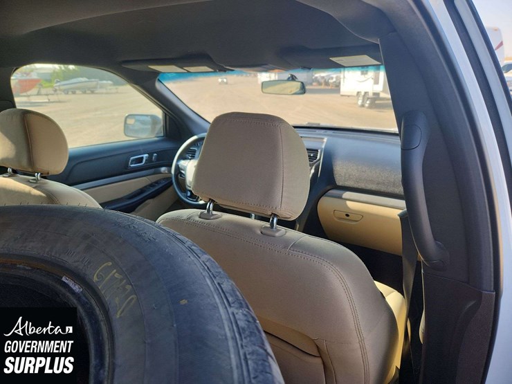 2017-ford-explorer-image-24