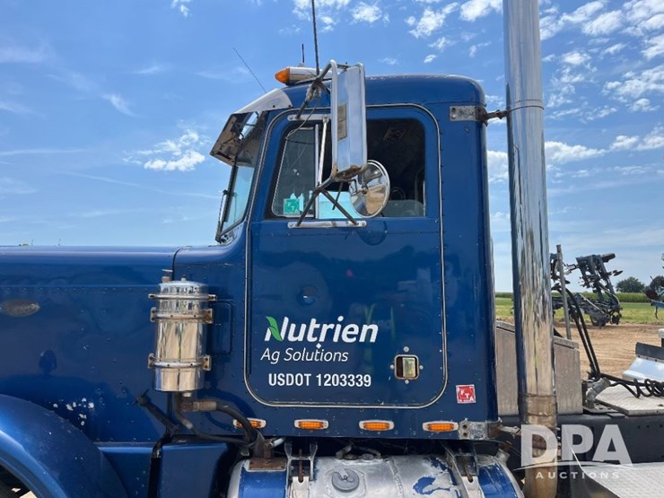 1984-peterbilt-359-image-36