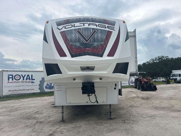2012-dutchmen-voltage-v3950-42ft-5th-wheel-tri-axle-toy-hauler-travel-trailer-image-31