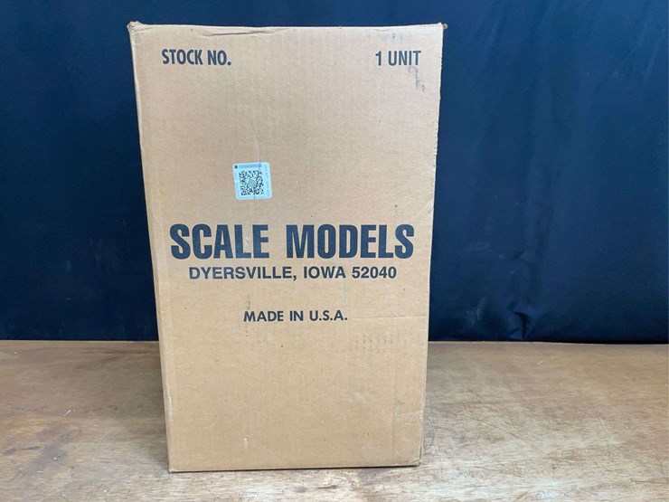 1/8-farmall-m-nib-sm-image-12