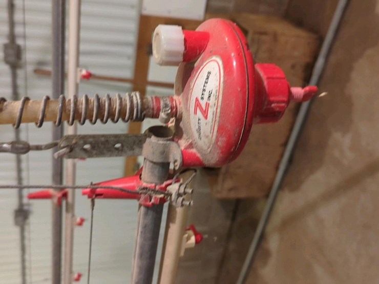 (2)-ziggity-systems-hanging-chicken-watering-systems-image-2