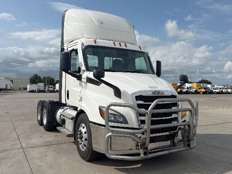 2020-freightliner-cascadia-116-image-1