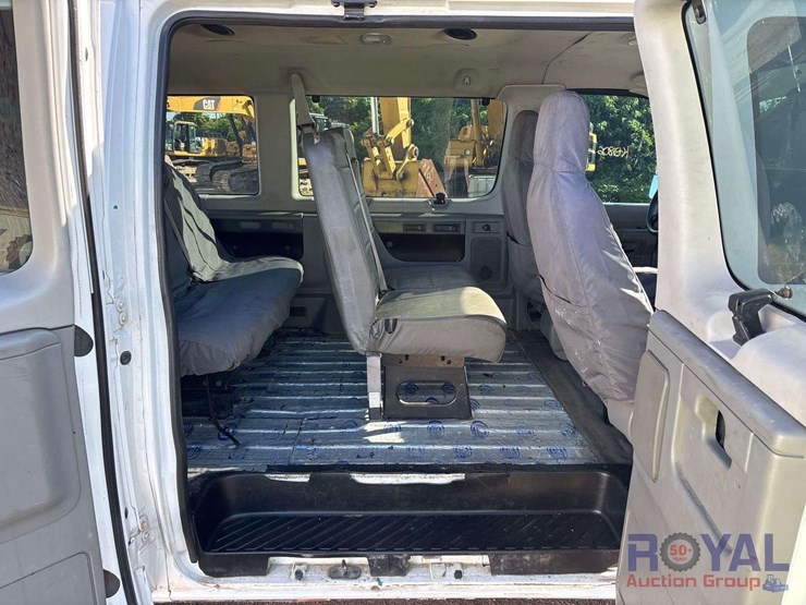 2011-ford-e350-image-18