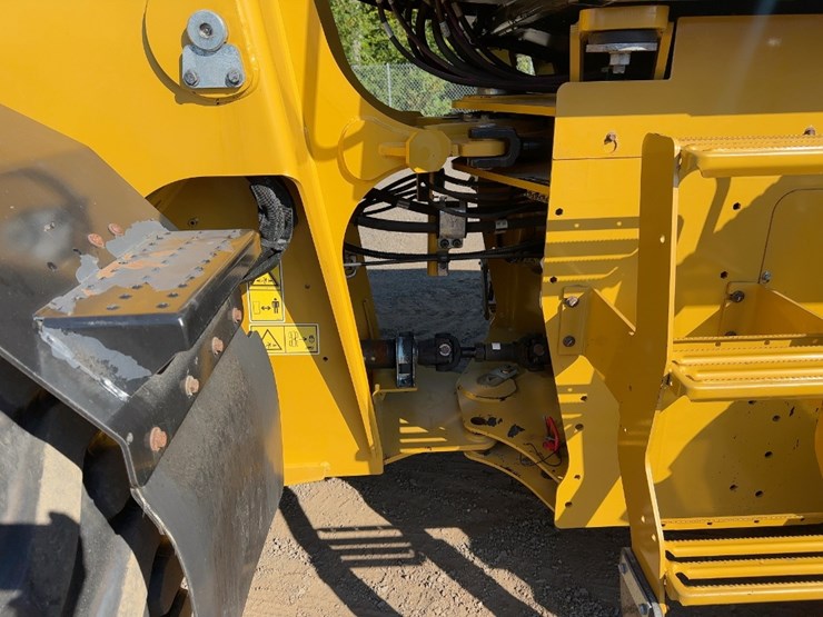 2020-caterpillar-910m-image-17