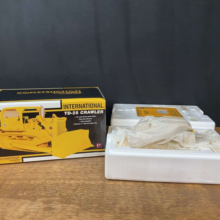 1/25 IH TD-25 Crawler NIB 1st Gear