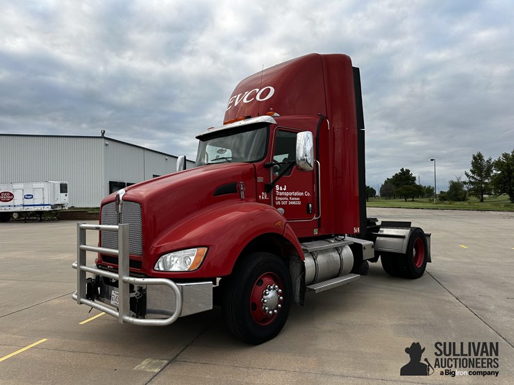 2015-kenworth-t440-image-1