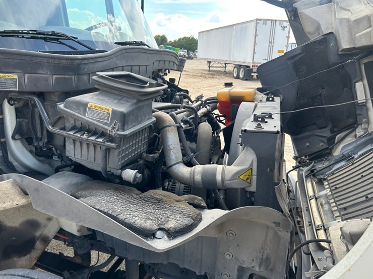 2017-international-durastar-4400-image-10