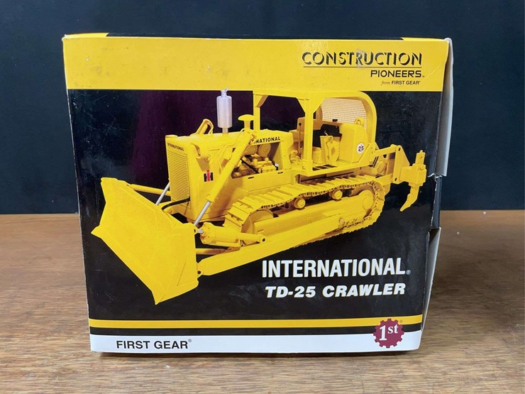 1/25-ih-td-25-crawler-nib-1st-gear-image-12